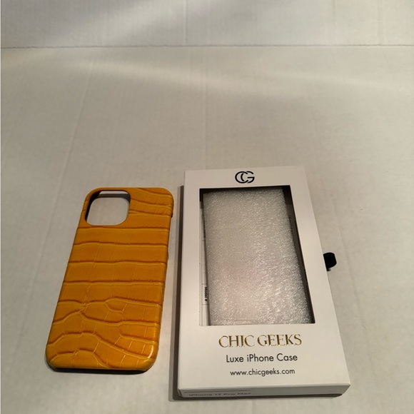 Chic Geeks Luxe IPhone 13 Promax Case - Picture 2 of 6